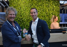 Has a deal made? Gill van der Drift with Mountain High and Mike Voorwinden from Voorwinden Group